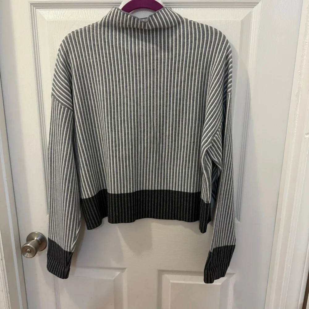 Tahari Women XL Striped Mock Neck Sweater Gray White Stretch Soft - Picture 5 of 10